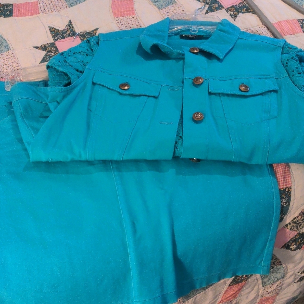 EUC. Turquoise Sleeveless Lined Top and Skirt And Vest Set